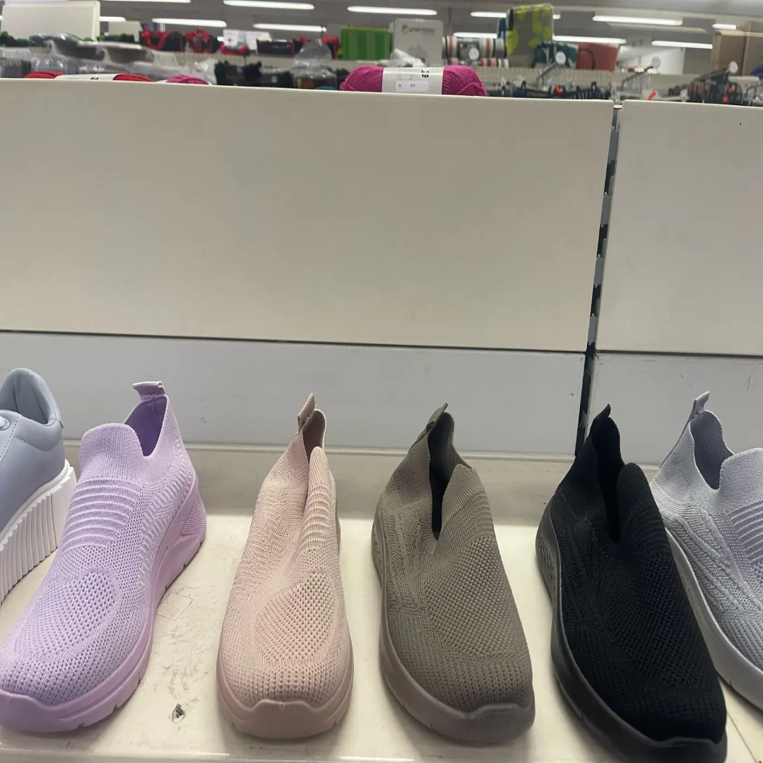 Bequeme Slip-on Strickschuhe