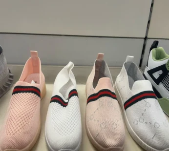 Leichte Slip-on Sneaker mit Streifen